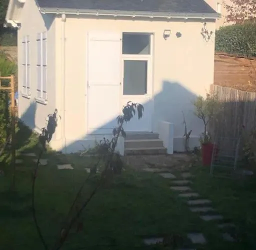 Indépendant Dans Jardin Privé Appartement Rezé